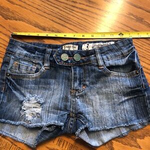 Indigo Rein women’s size 3 double button short shorts
